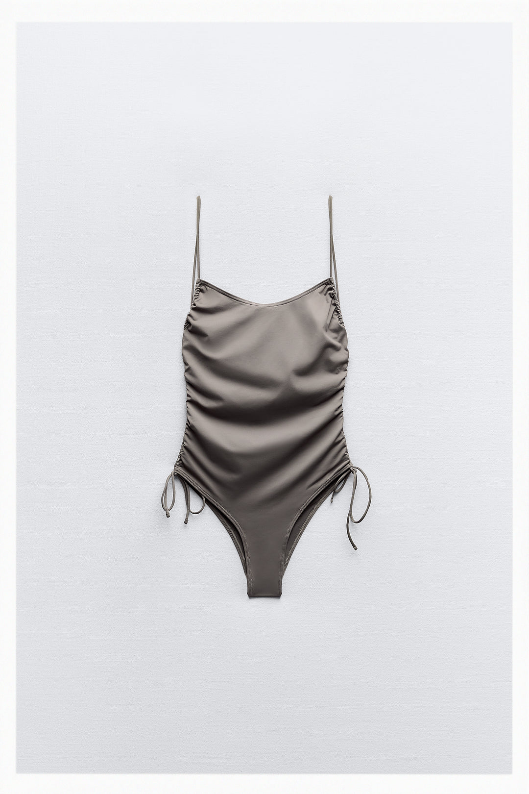 Maillot de bain fronces latérales bretelles spaghetti**