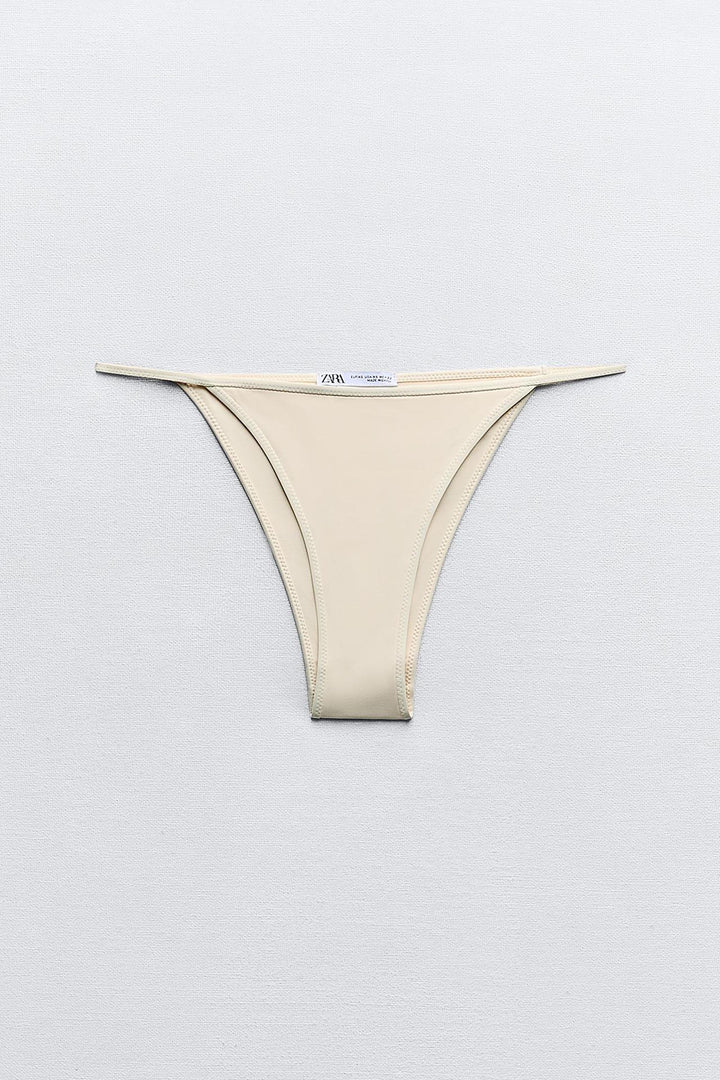 Culotte bikini avec passepoil assorti au top sportif