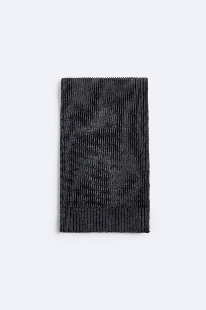 Écharpe en maille côtelée