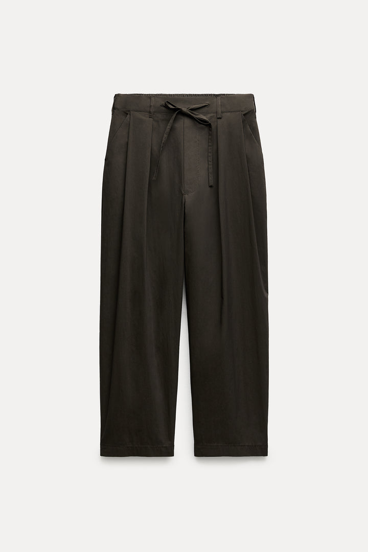 Pantalon long à plis avec cordon