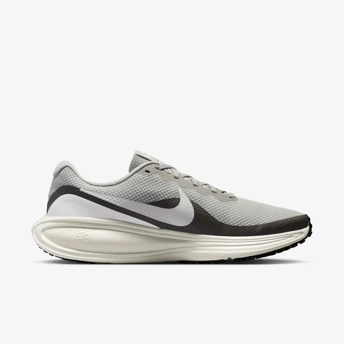 NIKE REVOLUTION 8