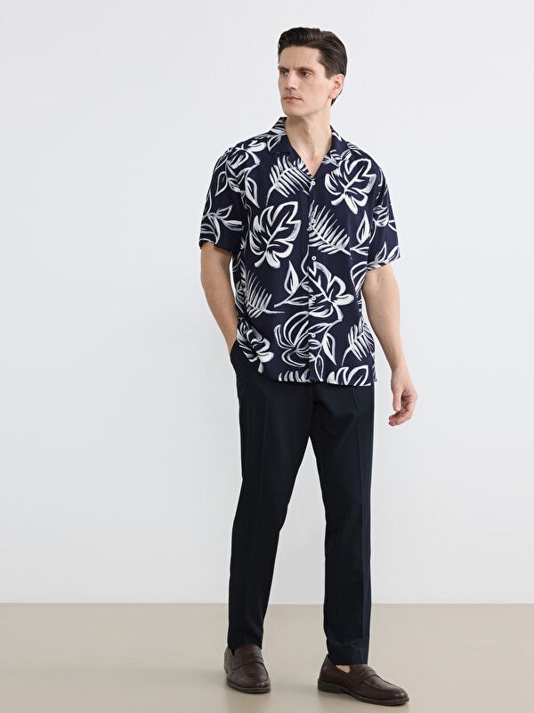 Moudda LC Waikiki - Chemise imprimée manches courtes en tissu pour Homme couleur Bleu marine imprimé - Tunisie 2