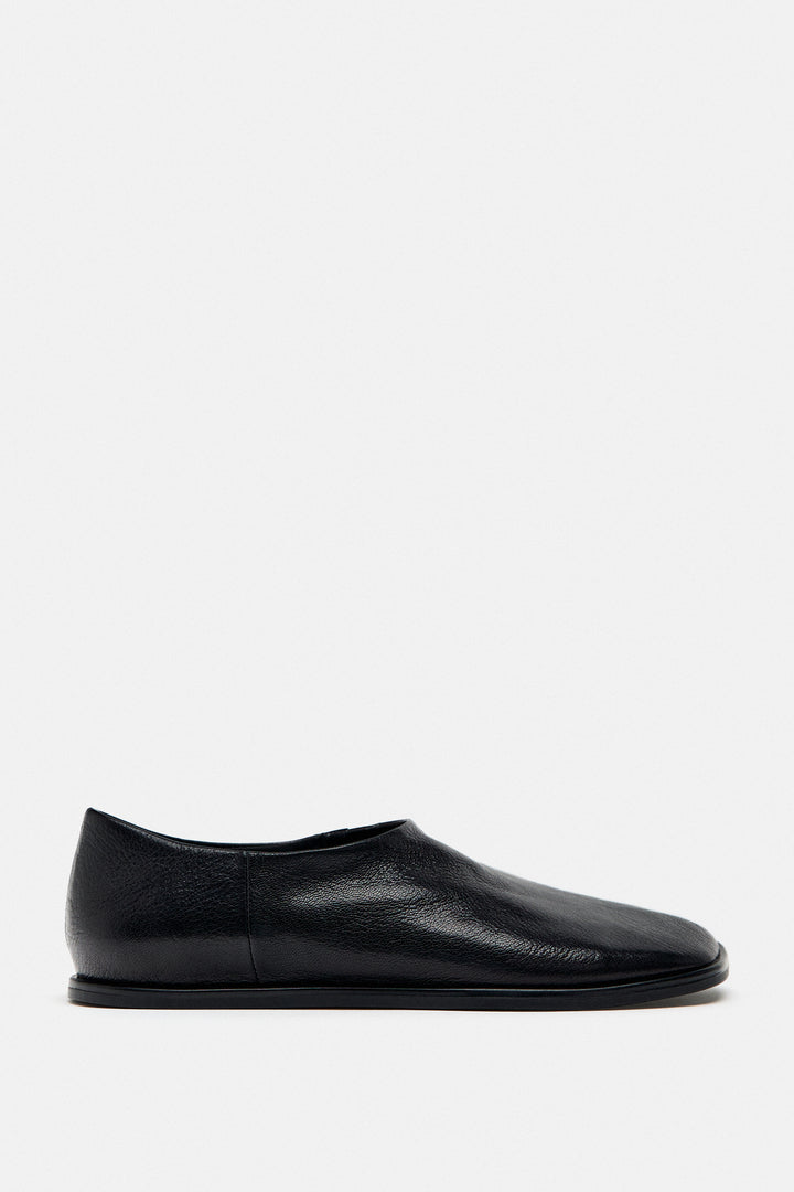 Flat Shoe