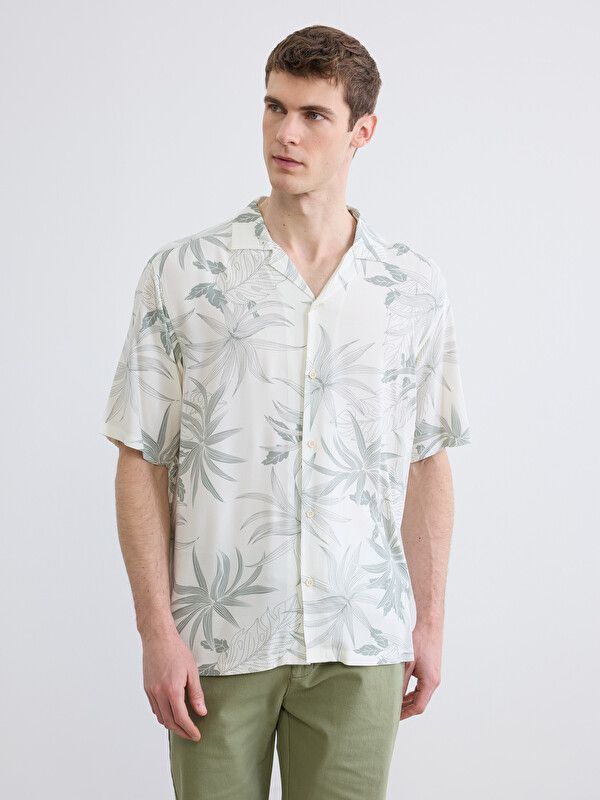 Moudda LC Waikiki - Chemise imprimée manches courtes en tissu pour Homme couleur Vert kaki clair imprimé - Tunisie 1