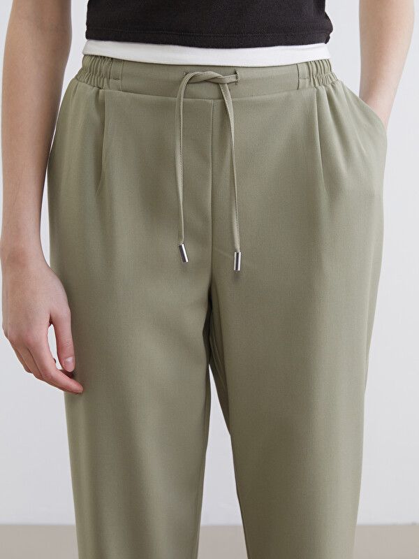 Moudda LC Waikiki - Pantalon fin en tissu pour Femme couleur Vert kaki - Tunisie 3