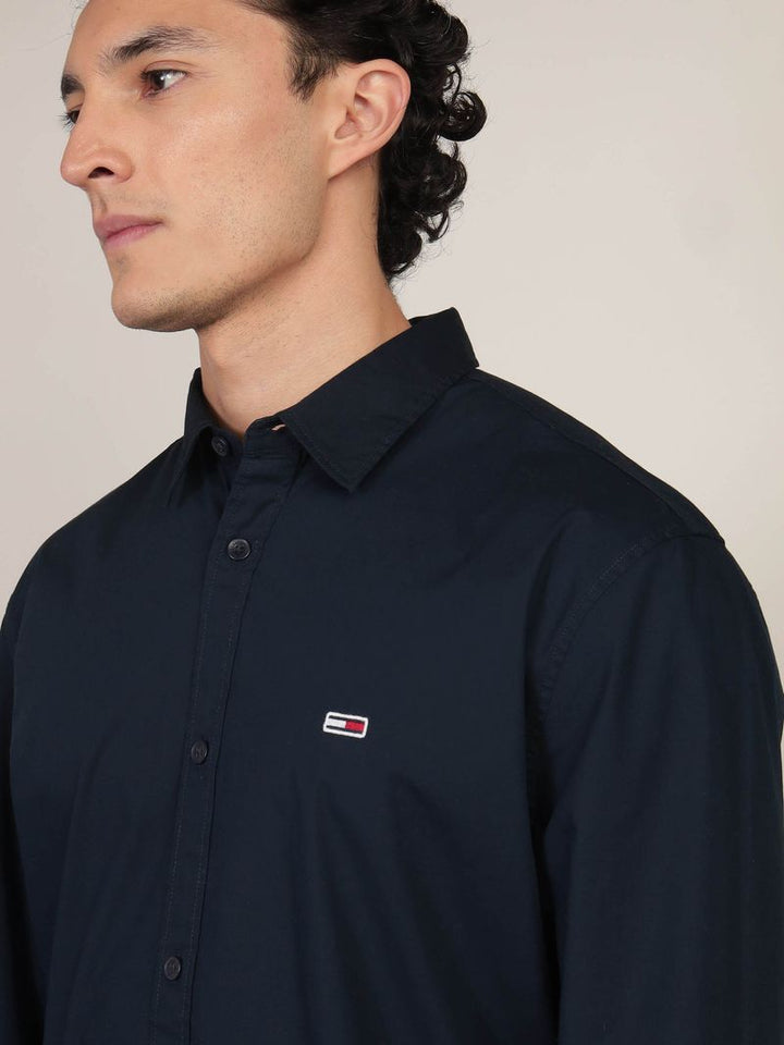 Moudda Tommy Hilfiger - Chemise Tommy Jeans Coupe Classique Pour Homme Avec Finition Unie  - Tunisie 4