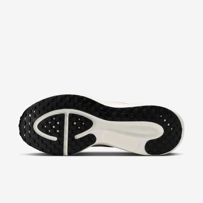 NIKE REVOLUTION 8