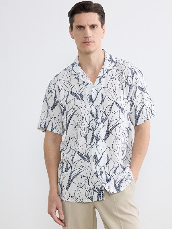 Moudda LC Waikiki - Chemise imprimée manches courtes en tissu pour Homme couleur Blanc imprimé - Tunisie 1