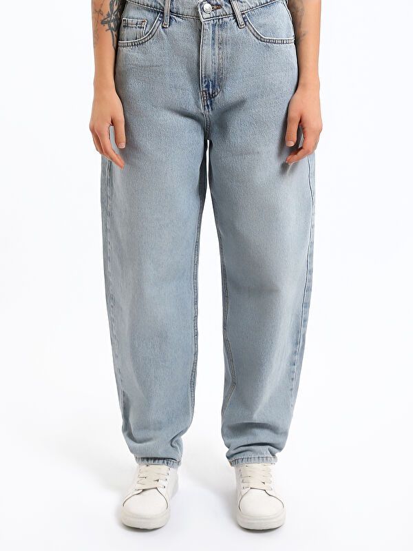 Moudda LC Waikiki - Jean basique en denim couleur Bleu indigo clair rodé pour femmes - Tunisie 2