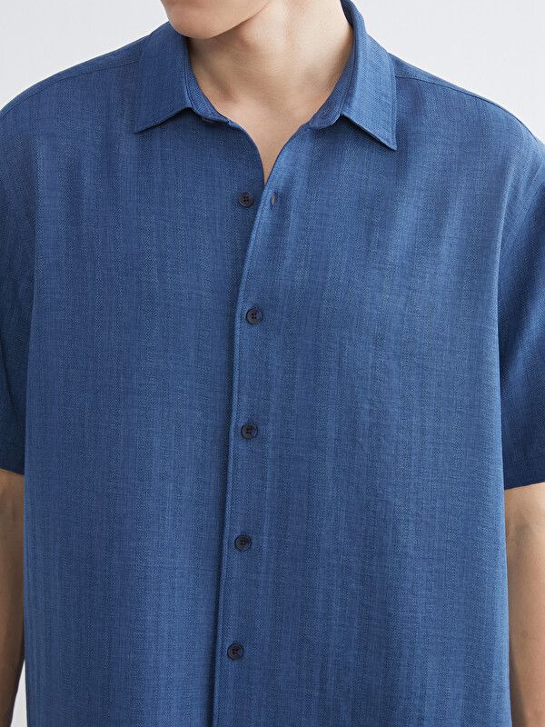 Moudda LC Waikiki - Chemise manches courtes en tissu pour Homme couleur Bleu indigo - Tunisie 3