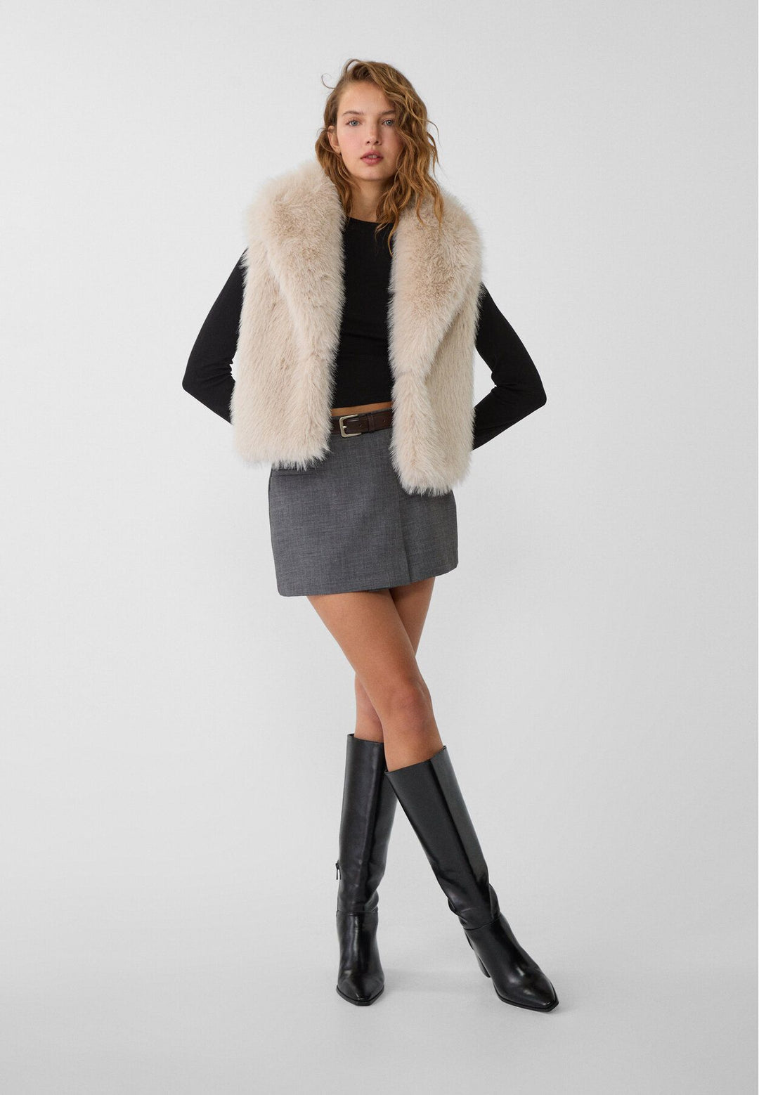 Moudda STRADIVARIUS - Gilet en Fourrure Crop Col Enveloppant - Tunisie 3