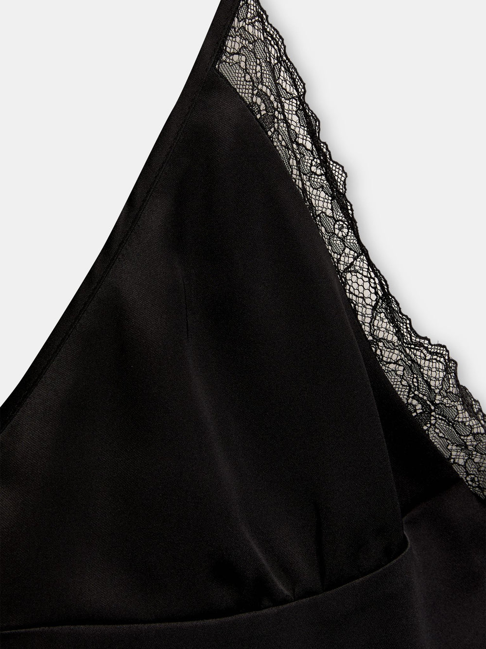Moudda PULL & BEAR - Robe Mini Satin Dentelle - Tunisie 2