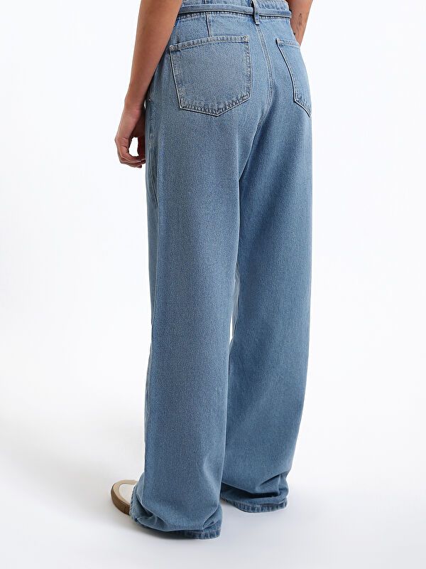 Moudda LC Waikiki - Jean basique en denim couleur Bleu indigo clair rodé pour femmes - Tunisie 5