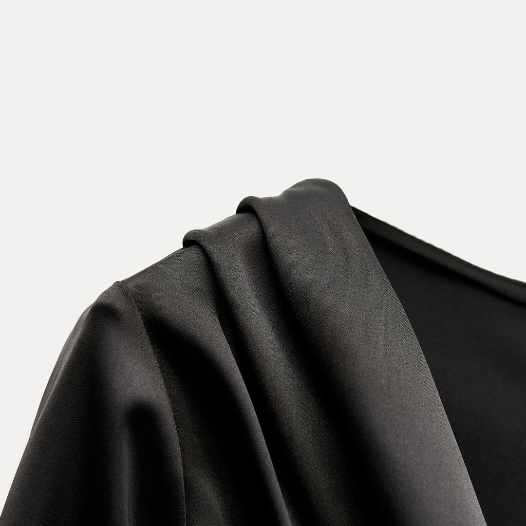 Moudda ZARA - Robe courte satinée dos nu détail plumes - Tunisie 3