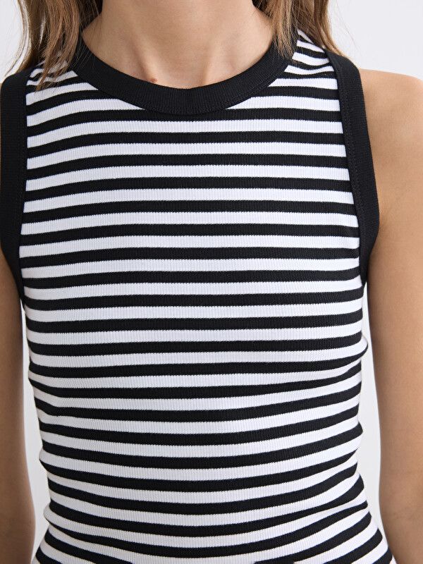 Moudda LC Waikiki - Robe manches courtes en jersey pour Femme couleur Bleu marine rayé - Tunisie 3