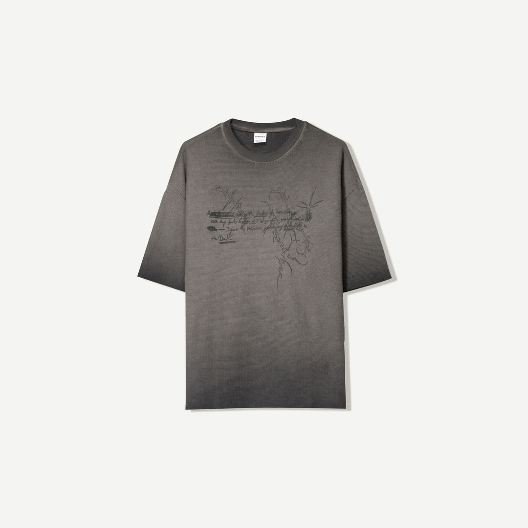 Moudda BERSHKA - T-Shirt Boxy - Gaufré, Oil Wash, Bords Bruts & Imprimé Foncé - Tunisie 1