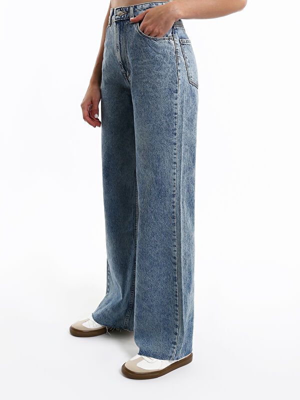 Moudda LC Waikiki - Pantalon tissé en denim Femme Bleu moyen - Tunisie 4
