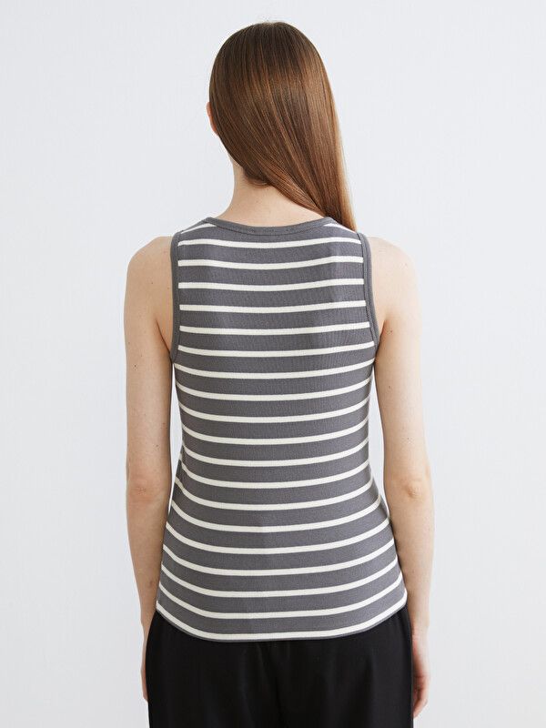 Moudda LC Waikiki - Tunique manches courtes en jersey pour Femme couleur Écru rayé - Tunisie 4