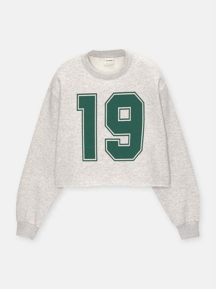 Moudda PULL & BEAR - Sweat Graphique Numéro Varsity Gris Clair - Tunisie 1