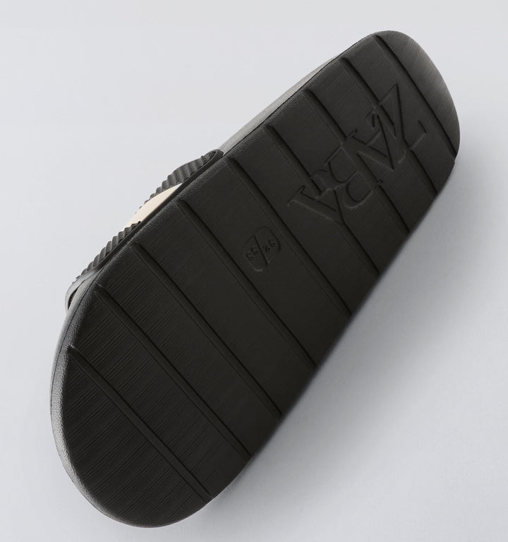 Moudda ZARA - Chaussure plate texte - Tunisie 4