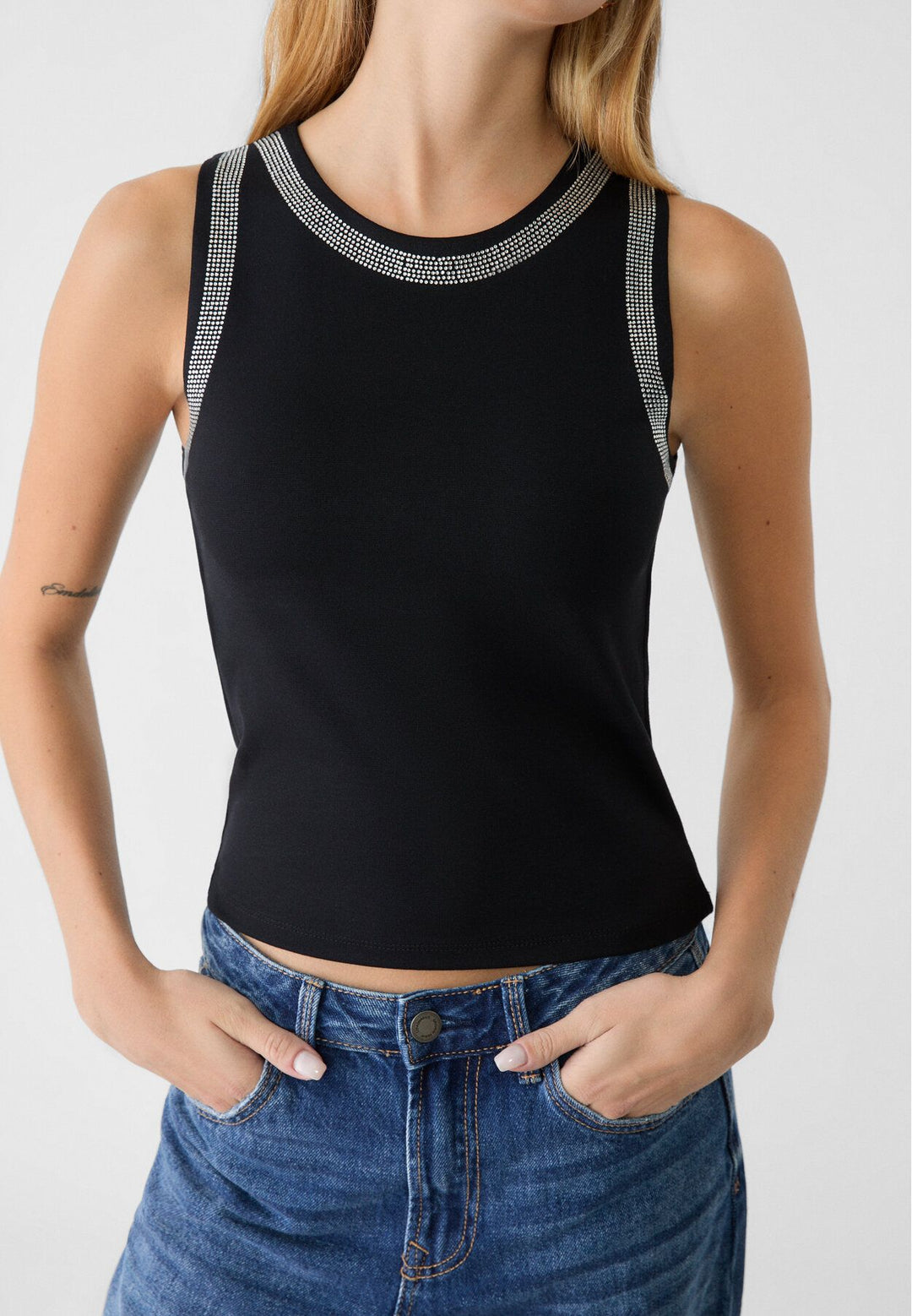Moudda STRADIVARIUS - T-Shirt Regular S/M Col Rond avec Détails Brillants - Tunisie 4