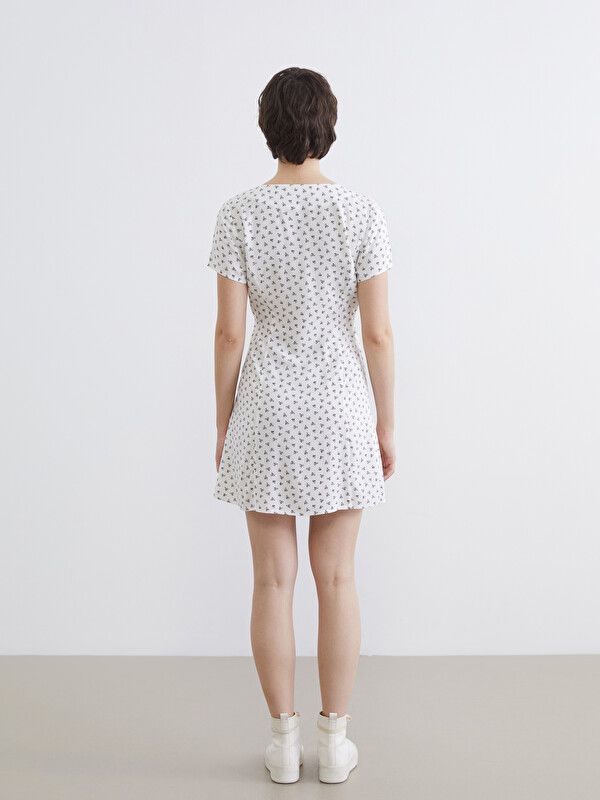 Moudda LC Waikiki - Robe manches courtes en tissu pour Femme couleur Blanc imprimé - Tunisie 4
