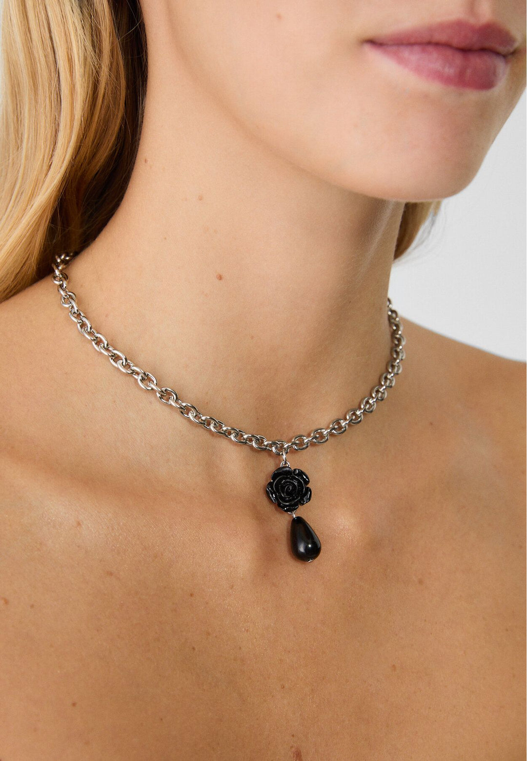 Moudda STRADIVARIUS - Lot de 2 Colliers Full Strass et Charm Fleur - Tunisie 3