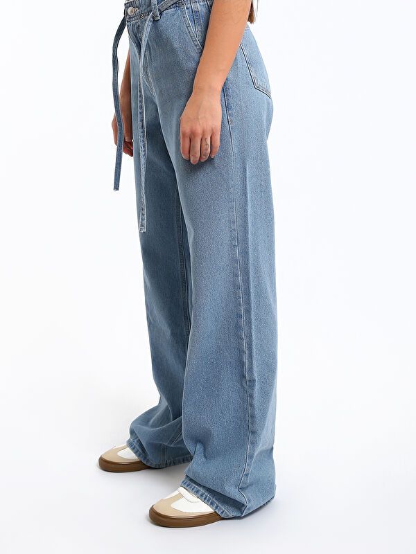 Moudda LC Waikiki - Jean basique en denim couleur Bleu indigo clair rodé pour femmes - Tunisie 4