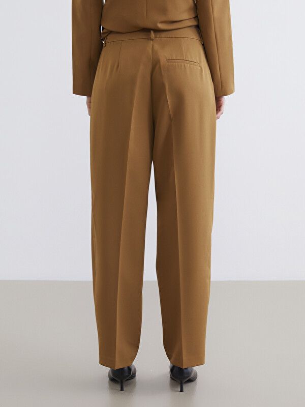Moudda LC Waikiki - Pantalon mi-saison en tissu pour Femme couleur Vert olive - Tunisie 4