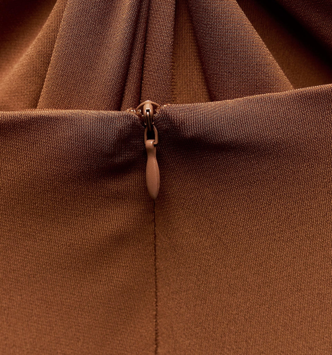 Moudda ZARA - Robe longue maille col fermé dos ouvert découpes torsadées - Tunisie 5