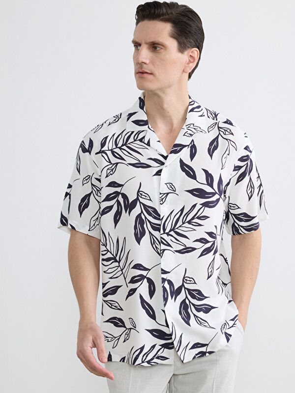 Moudda LC Waikiki - Chemise imprimée manches courtes en tissu pour Homme couleur Blanc imprimé - Tunisie 1