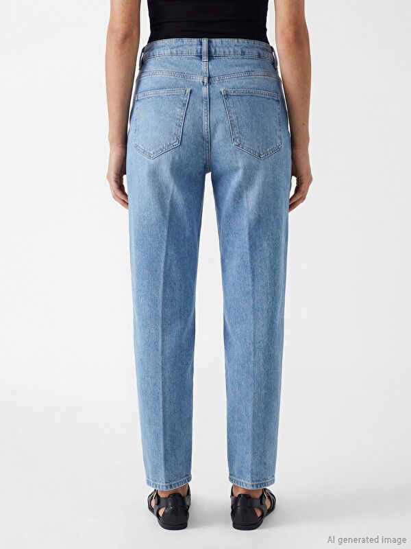 Moudda LC Waikiki - Jean basique en denim pour Femme couleur Bleu indigo clair rodé - Tunisie 4