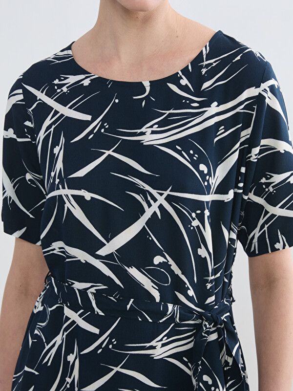 Moudda LC Waikiki - Robe manches courtes en tissu pour Femme couleur Bleu marine imprimé - Tunisie 3