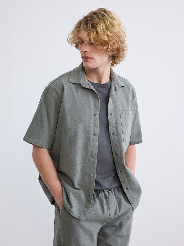 Moudda LC Waikiki - Chemise manches courtes en tissu pour Homme couleur Vert kaki - Tunisie 1