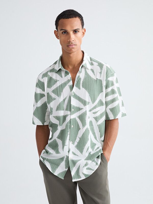 Moudda LC Waikiki - Chemise imprimée manches courtes en tissu pour Homme couleur Vert terne - Tunisie 1