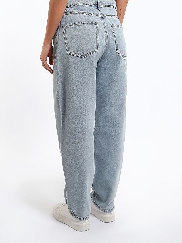 Moudda LC Waikiki - Jean basique en denim couleur Bleu indigo clair rodé pour femmes - Tunisie 5