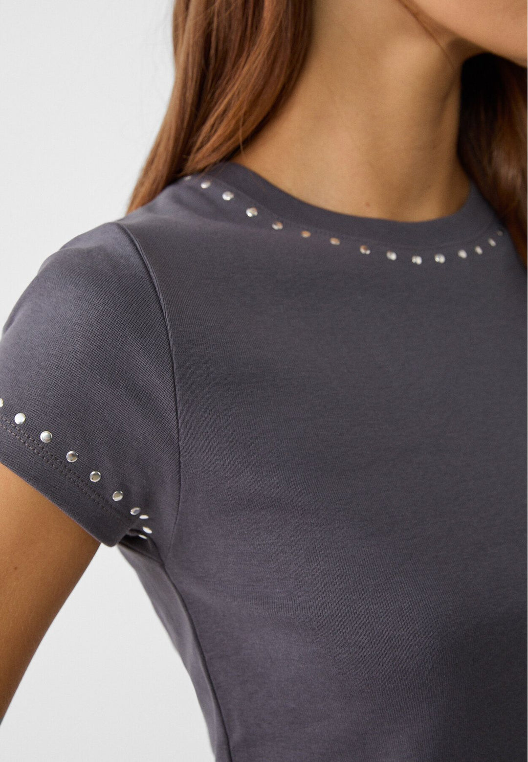 Moudda STRADIVARIUS - T-Shirt Regular M/C Col Rond Fitted avec Détail Clous - Tunisie 4