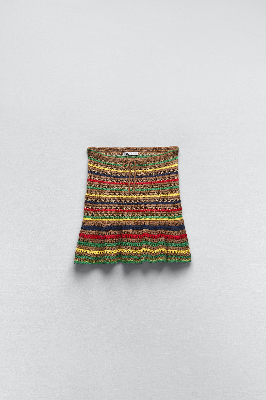https://static.zara.net/photos/2023/V/0/1/p/0021/041/050/2/0021041050_6_1_1.jpg?ts=1685975898306