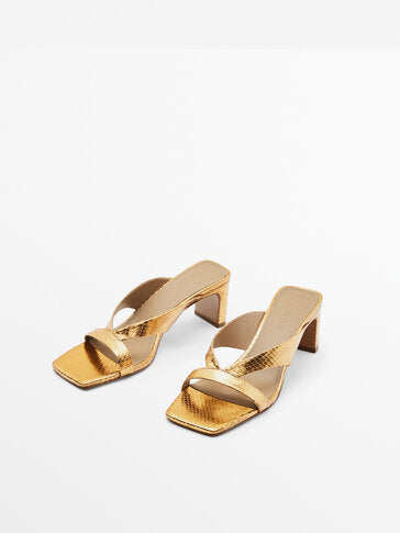 https://static.massimodutti.net/3/photos/2022/I/1/1/p/1699/050/302/1699050302_2_1_3.jpg?ts=1663324457310