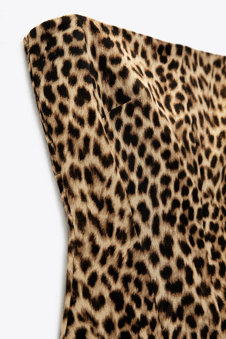 https://static.zara.net/photos/2023/V/0/1/p/2262/677/051/2/2262677051_6_3_1.jpg?ts=1675272293846