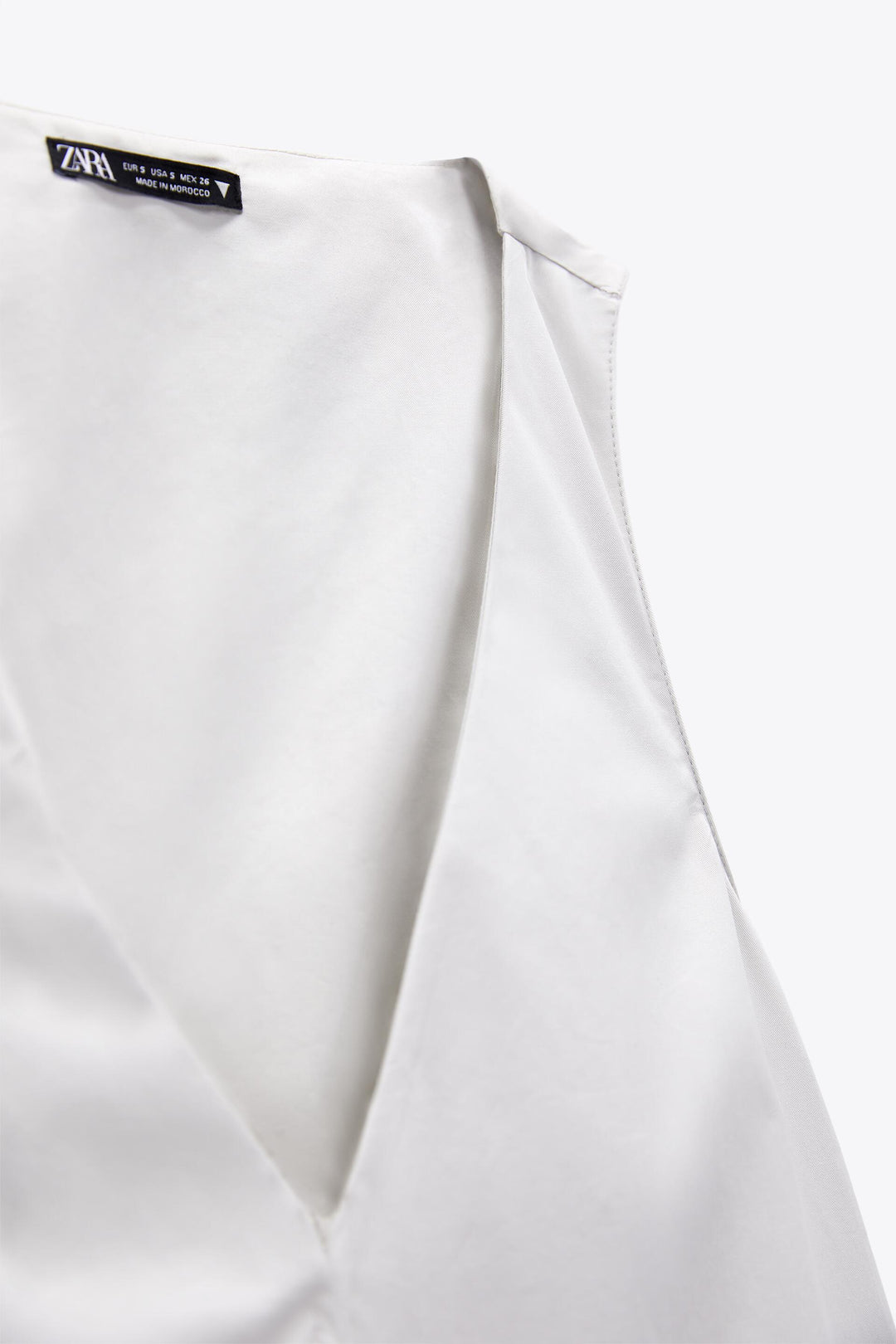 https://static.zara.net/photos/2023/V/0/1/p/2472/221/811/2/2472221811_6_3_1.jpg?ts=1675786409890