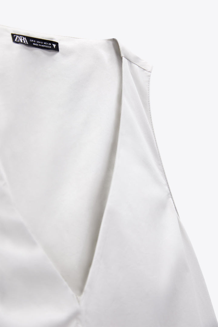 https://static.zara.net/photos/2023/V/0/1/p/2472/221/811/2/2472221811_6_3_1.jpg?ts=1675786409890