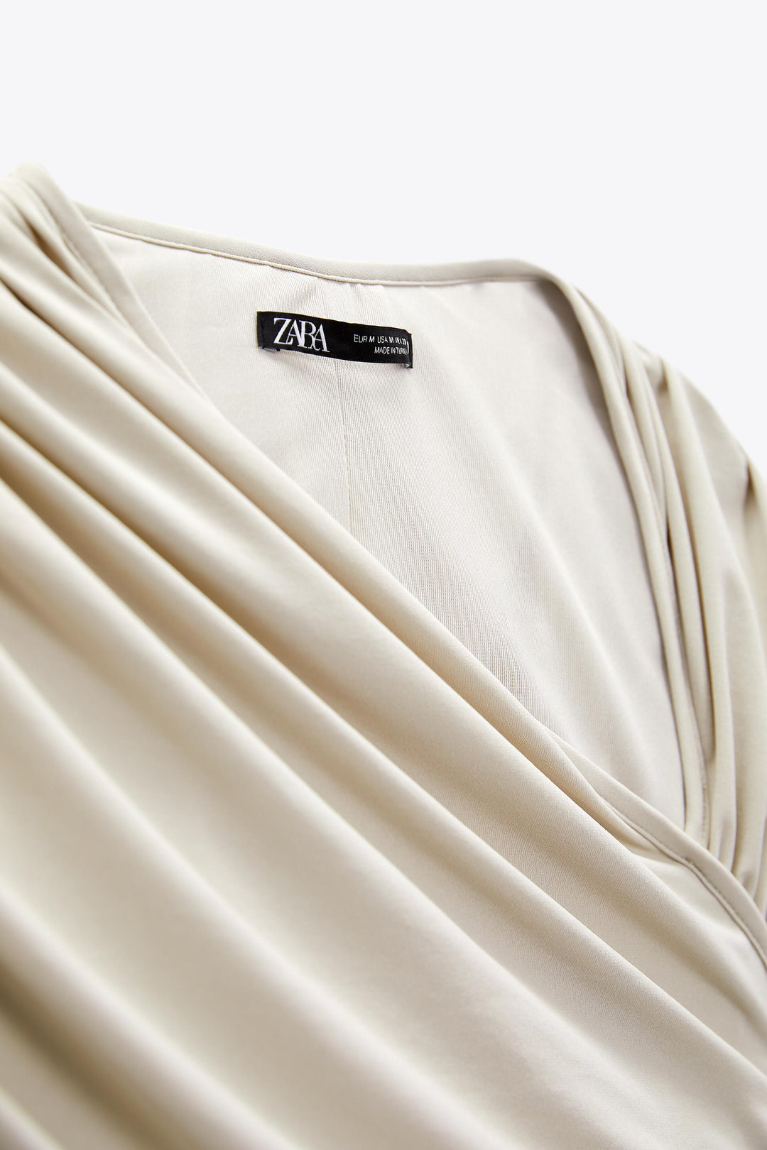 https://static.zara.net/photos/2023/V/0/1/p/3152/315/811/2/3152315811_6_3_1.jpg?ts=1677163517624