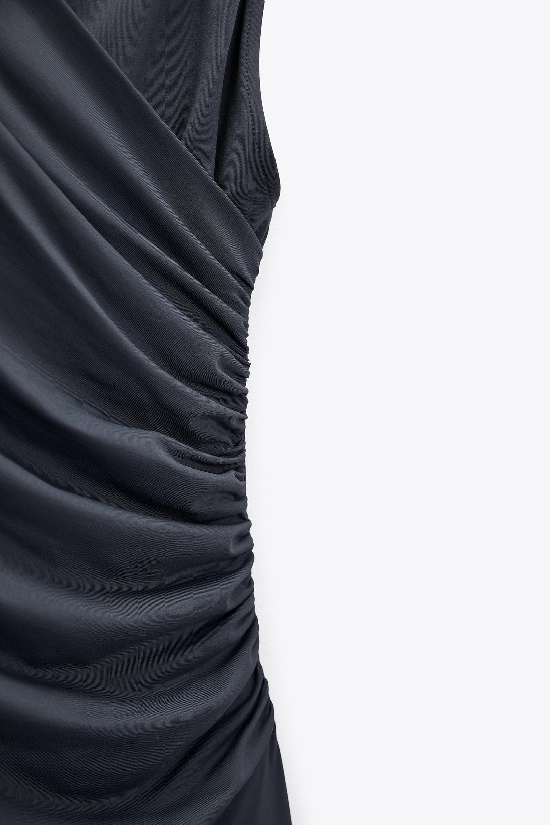 https://static.zara.net/photos/2023/V/0/1/p/3905/009/818/2/3905009818_6_3_1.jpg?ts=1681983063649