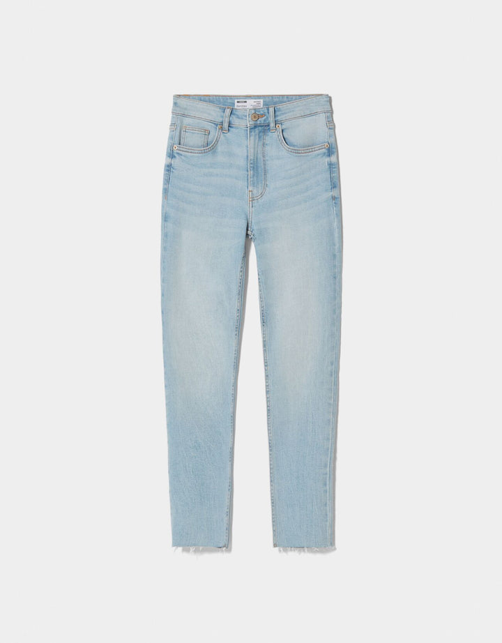 https://static.bershka.net/4/photos2/2022/I/0/1/p/5022/534/428/5022534428_2_4_1.jpg?ts=1663162749683