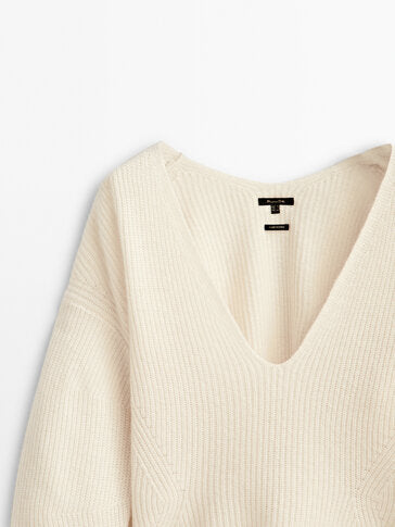 https://static.massimodutti.net/3/photos/2022/I/0/1/p/5697/648/712/5697648712_2_2_3.jpg?ts=1668173070288