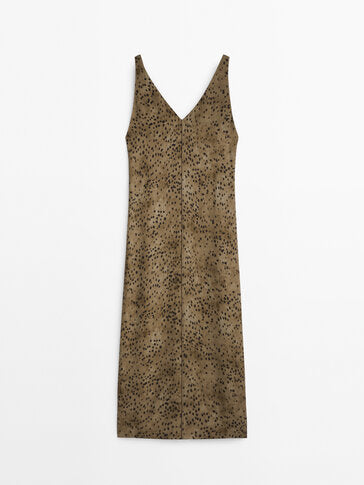 https://static.massimodutti.net/3/photos/2023/I/0/1/p/6611/841/500/6611841500_2_1_3.jpg?ts=1677498781625