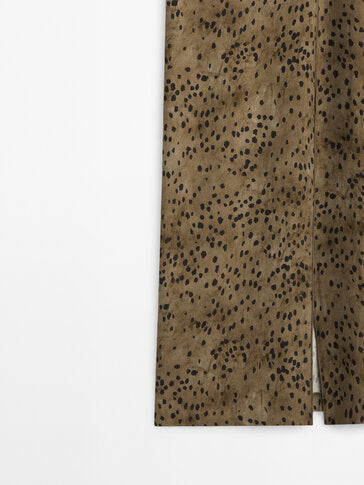 https://static.massimodutti.net/3/photos/2023/I/0/1/p/6611/841/500/6611841500_2_3_3.jpg?ts=1677498781625