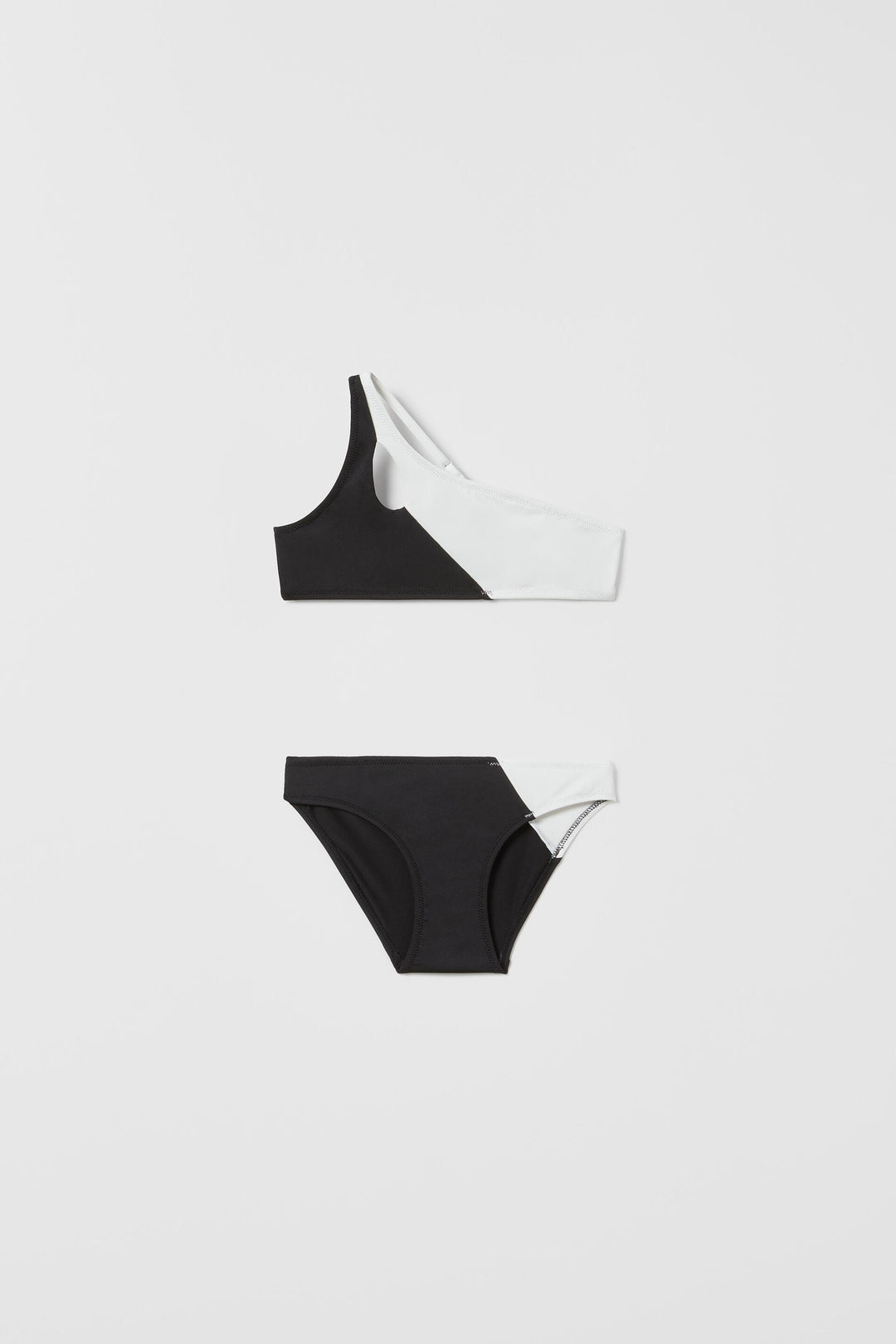 https://static.zara.net/photos/2023/V/0/3/p/6668/630/800/2/6668630800_6_1_1.jpg?ts=1680687354151
