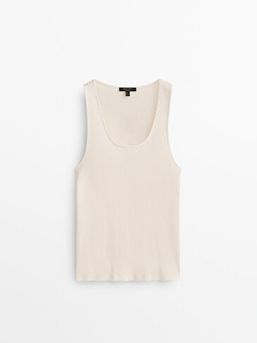 https://static.massimodutti.net/3/photos/2023/I/0/1/p/6822/768/712/6822768712_1_1_3.jpg?ts=1673428165646